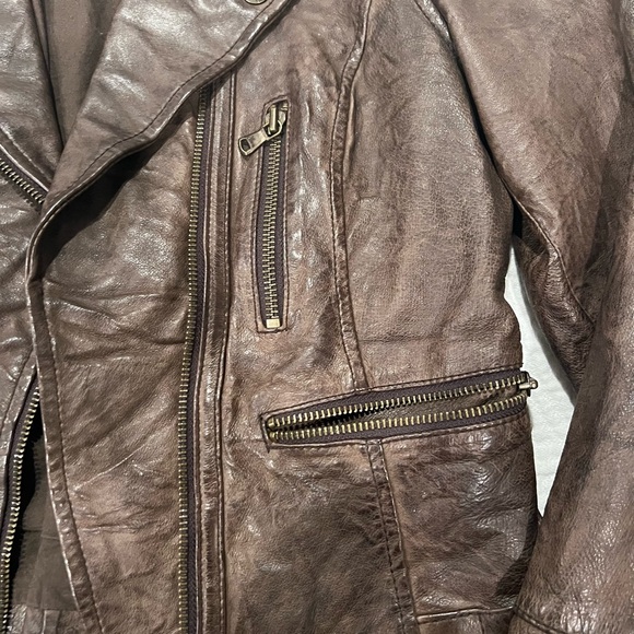 Vintage Levi’s leather motorcycle jacket size small. - Picture 3 of 7